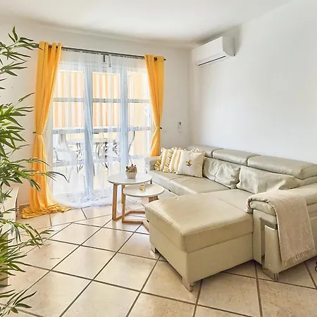 Апартаменти Lemon Breeze El Duque